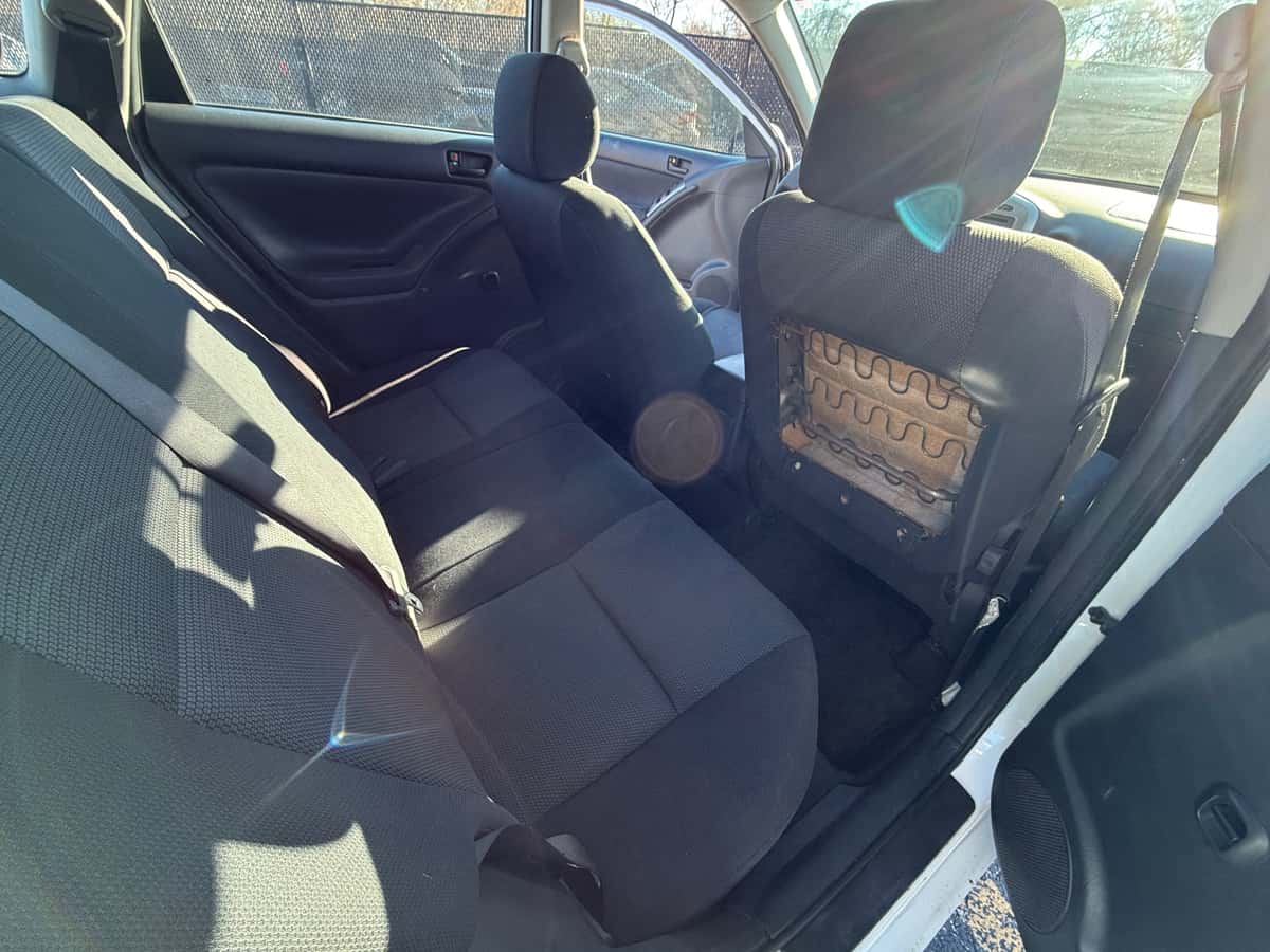 2005 Pontiac Vibe 11