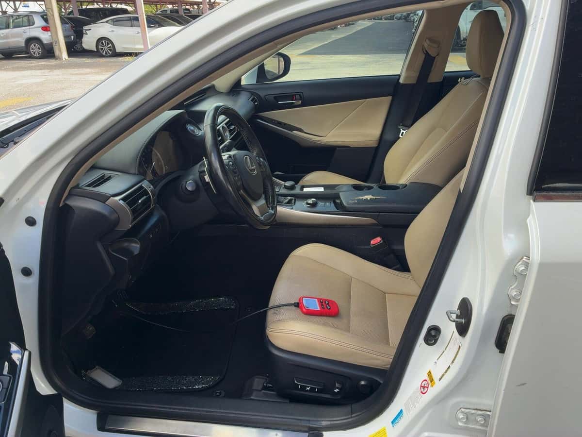 2015 Lexus IS 7